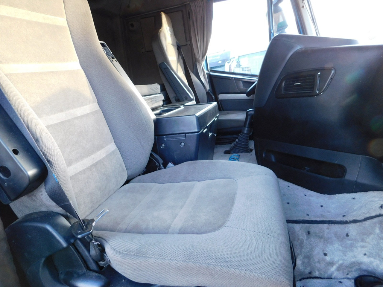 Iveco As440t - Tractor head: gambar 5 Iveco As440t - Tractor head: gambar 5