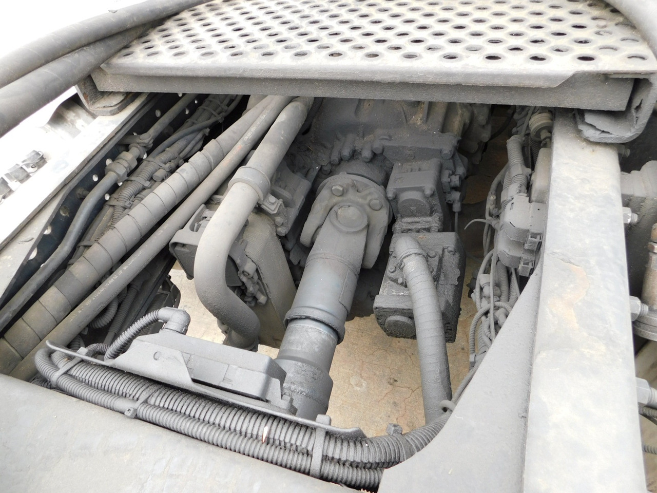 Tractor head Iveco As440tp: gambar 8 Tractor head Iveco As440tp: gambar 8