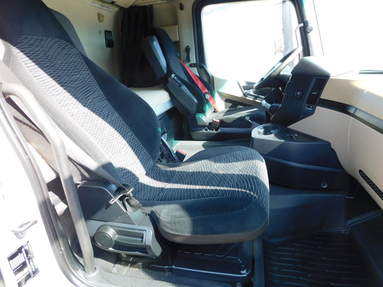 Mercedes Actros 1840 - Tractor head: gambar 5 Mercedes Actros 1840 - Tractor head: gambar 5