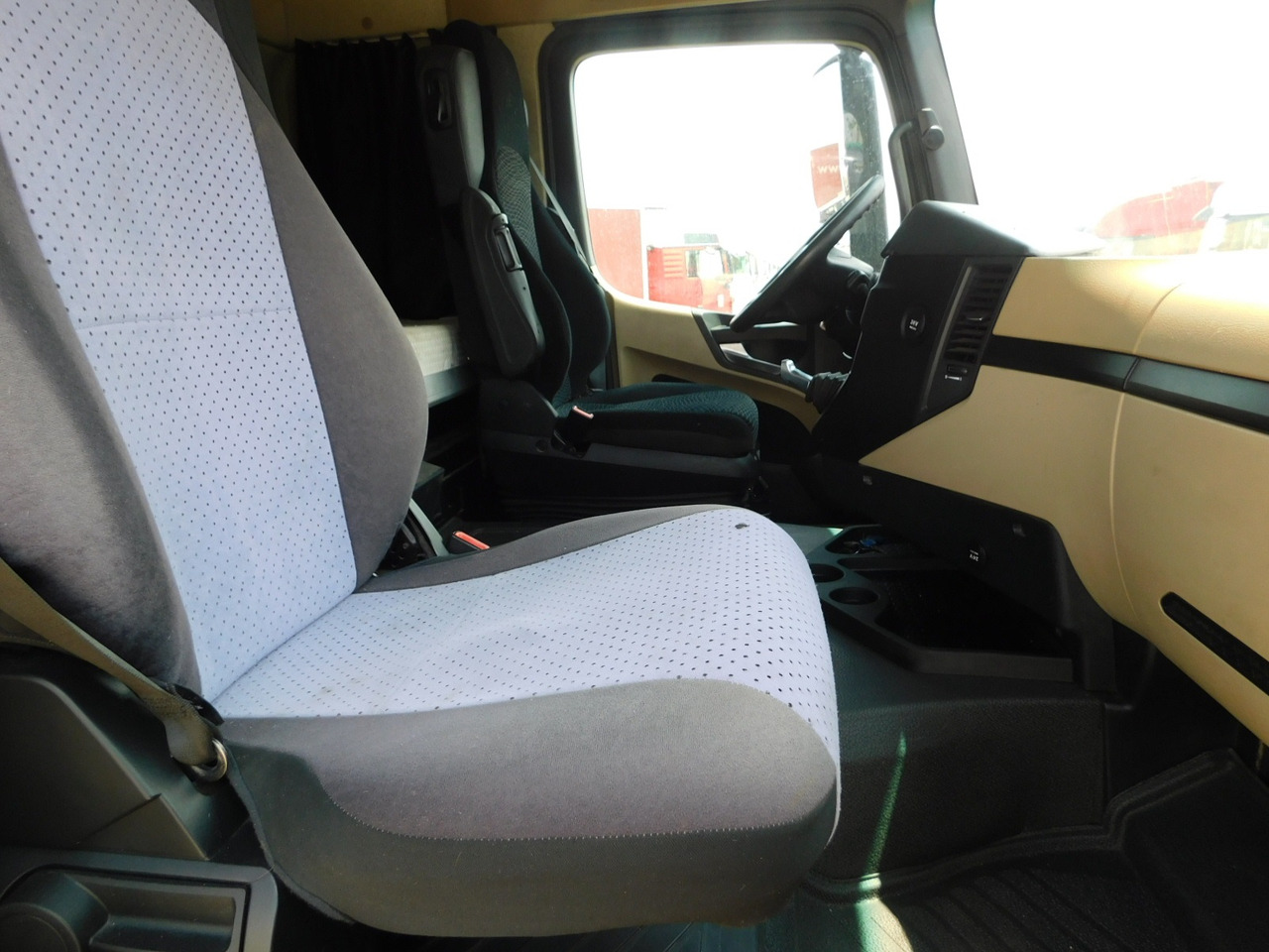 Mercedes Actros 1845 - Tractor head: gambar 5 Mercedes Actros 1845 - Tractor head: gambar 5