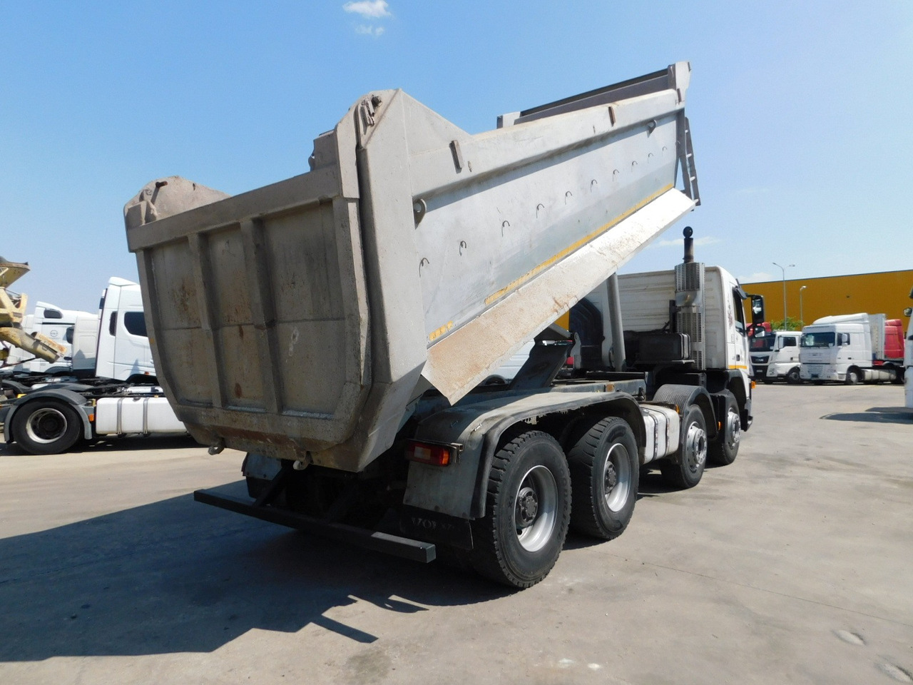 Volvo Fm 12 - Truk jungkit: gambar 3 Volvo Fm 12 - Truk jungkit: gambar 3