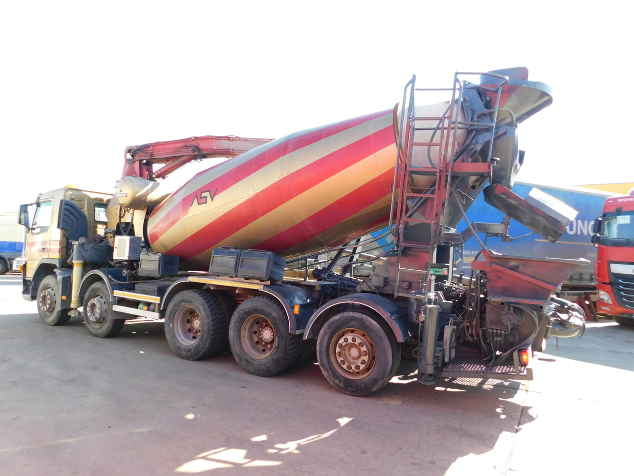 Volvo Pompa de beton cu mixer fm 9 - Truk pengaduk beton: gambar 4 Volvo Pompa de beton cu mixer fm 9 - Truk pengaduk beton: gambar 4