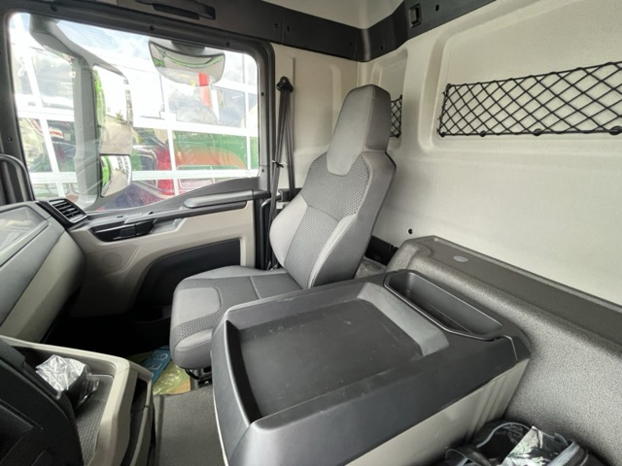 MAN 44.480 8x4 BB for Export outside EC Retarder Klima - Van jungkit: gambar 4 MAN 44.480 8x4 BB for Export outside EC Retarder Klima - Van jungkit: gambar 4