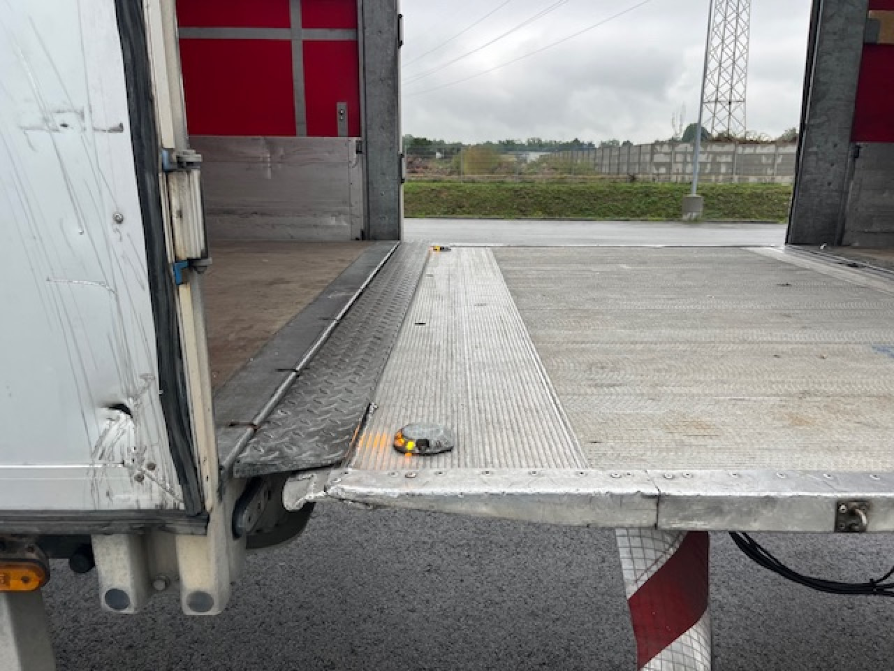 MAN TGM 18.320 4x2 BL Durchladbar - mit Tandemhänger - Truk dengan terpal samping: gambar 4 MAN TGM 18.320 4x2 BL Durchladbar - mit Tandemhänger - Truk dengan terpal samping: gambar 4