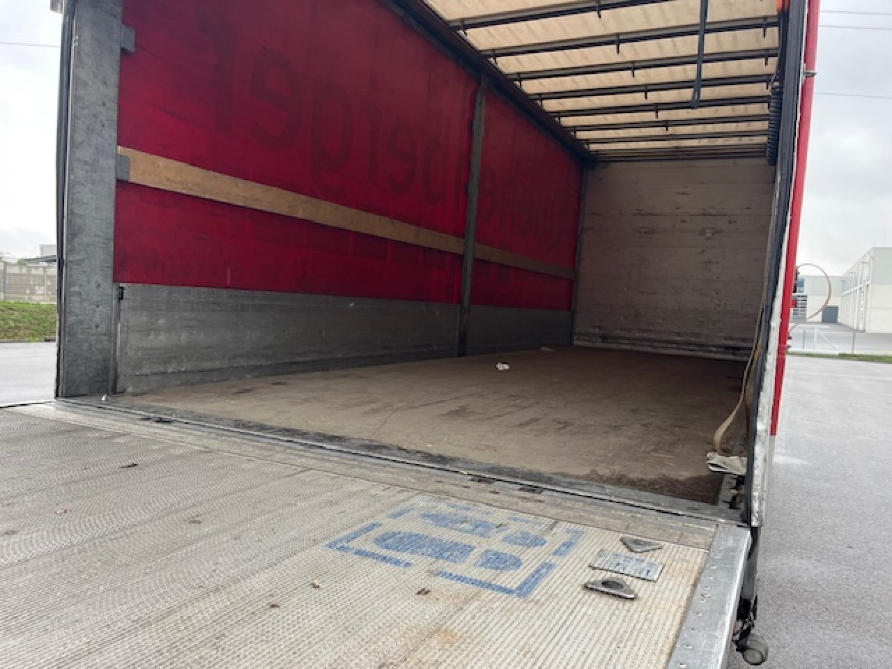 MAN TGM 18.320 4x2 BL Durchladbar - mit Tandemhänger - Truk dengan terpal samping: gambar 3 MAN TGM 18.320 4x2 BL Durchladbar - mit Tandemhänger - Truk dengan terpal samping: gambar 3