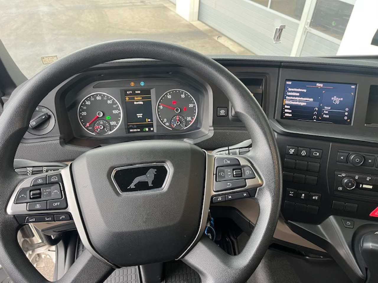 MAN TGX 18.470 4x2 BLS Euro6 Retarder Klima Luftfeder - Tractor head: gambar 3 MAN TGX 18.470 4x2 BLS Euro6 Retarder Klima Luftfeder - Tractor head: gambar 3