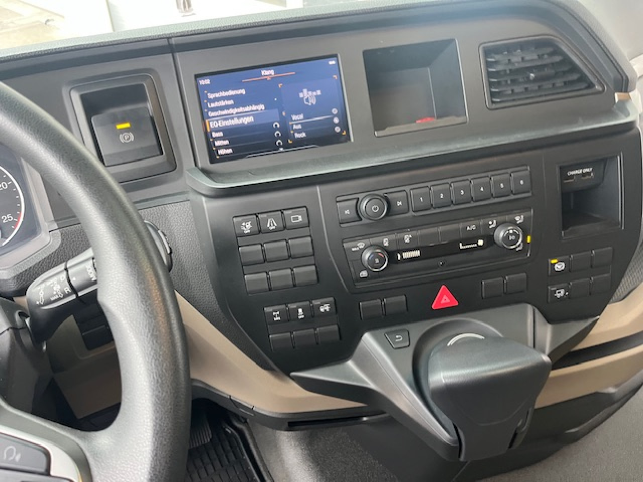 MAN TGX 18.470 4x2 BLS Euro6 Retarder Klima Luftfeder - Tractor head: gambar 4 MAN TGX 18.470 4x2 BLS Euro6 Retarder Klima Luftfeder - Tractor head: gambar 4