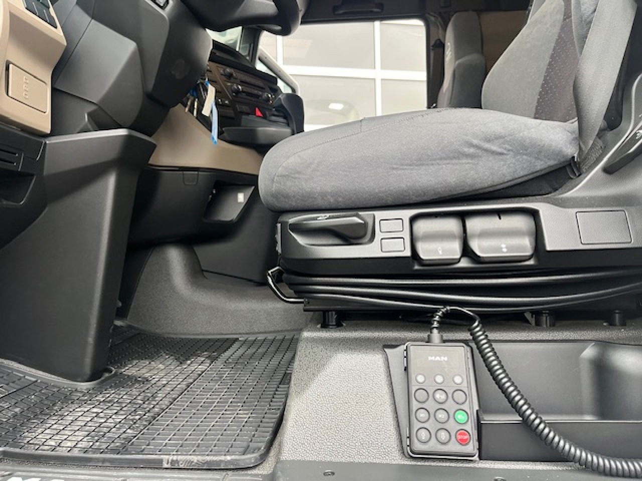 MAN TGX 18.470 4x2 BLS Euro6 Retarder Klima Luftfeder - Tractor head: gambar 5 MAN TGX 18.470 4x2 BLS Euro6 Retarder Klima Luftfeder - Tractor head: gambar 5