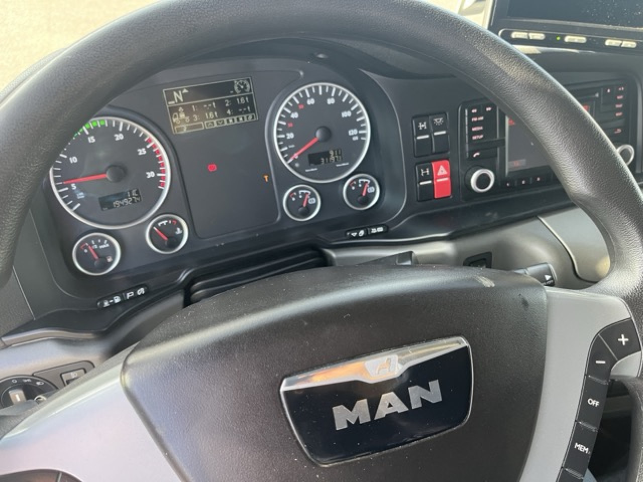 MAN TGX 26.480 6x4 BLS Euro6 Intarder Klima Luftfeder - Tractor head: gambar 3 MAN TGX 26.480 6x4 BLS Euro6 Intarder Klima Luftfeder - Tractor head: gambar 3