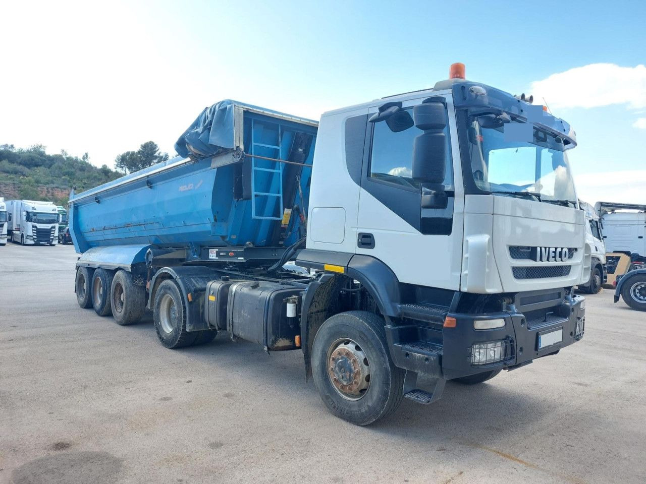 IVECO Trakker - Tractor head: gambar 1 IVECO Trakker - Tractor head: gambar 1