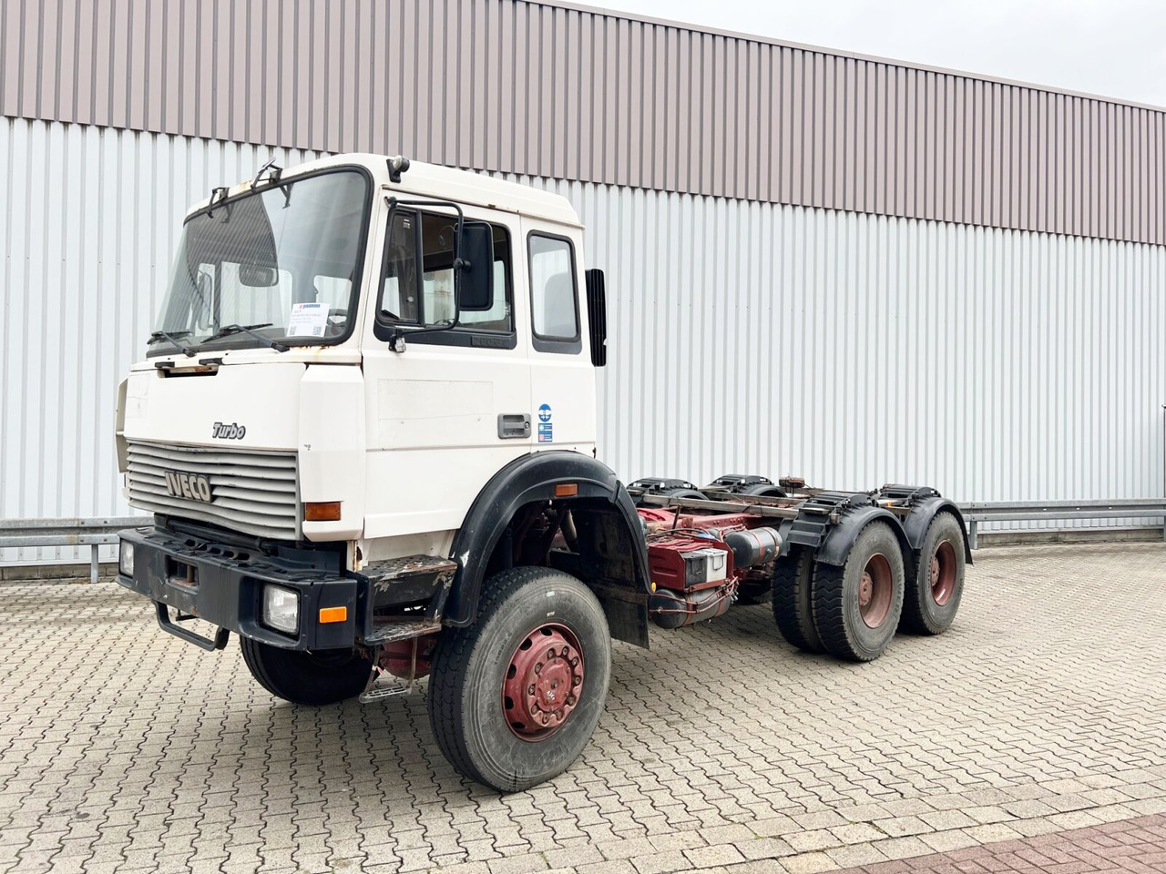 260-34 AHW 6x6 260-34 AHW 6x6, V8, Manual, Full Steel - Truk sasis: gambar 1 260-34 AHW 6x6 260-34 AHW 6x6, V8, Manual, Full Steel - Truk sasis: gambar 1