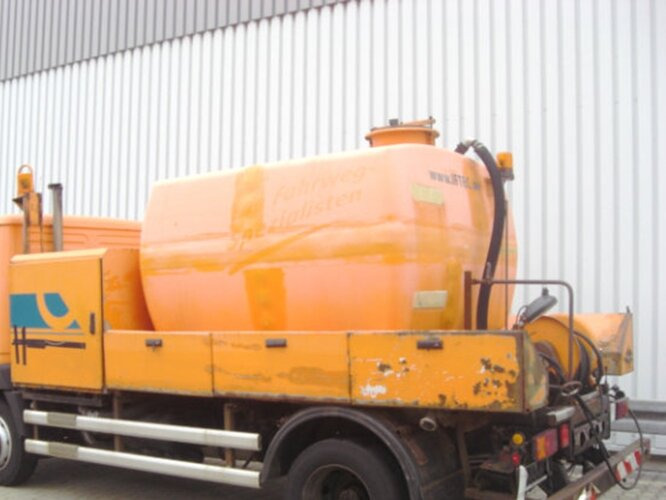DA22, 5.000 ltr. Tank mit Pumpe Spülaufbau DA22, 5.000 ltr. Tank mit Pumpe - Tangki penyimpanan: gambar 3 DA22, 5.000 ltr. Tank mit Pumpe Spülaufbau DA22, 5.000 ltr. Tank mit Pumpe - Tangki penyimpanan: gambar 3