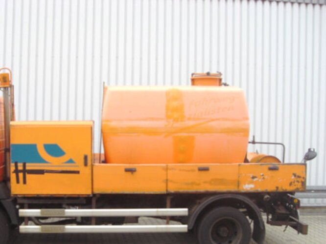 DA22, 5.000 ltr. Tank mit Pumpe Spülaufbau DA22, 5.000 ltr. Tank mit Pumpe - Tangki penyimpanan: gambar 2 DA22, 5.000 ltr. Tank mit Pumpe Spülaufbau DA22, 5.000 ltr. Tank mit Pumpe - Tangki penyimpanan: gambar 2