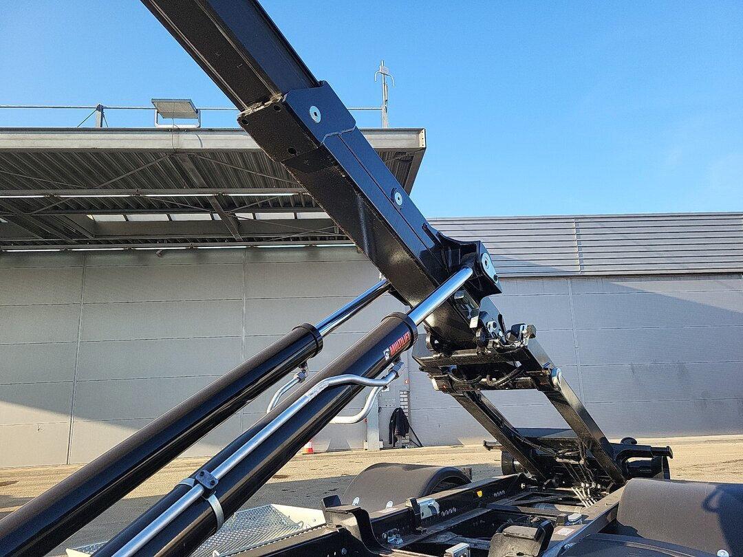 Euro Cargo 180E320 4x2 Euro Cargo 180E320 4x2, HIAB Abroller - Hook lift: gambar 2 Euro Cargo 180E320 4x2 Euro Cargo 180E320 4x2, HIAB Abroller - Hook lift: gambar 2