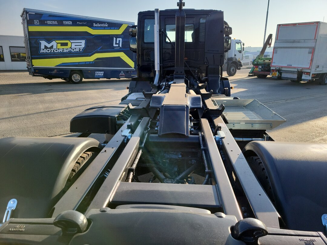 Euro Cargo 180E320 4x2 Euro Cargo 180E320 4x2, HIAB Abroller - Hook lift: gambar 3 Euro Cargo 180E320 4x2 Euro Cargo 180E320 4x2, HIAB Abroller - Hook lift: gambar 3