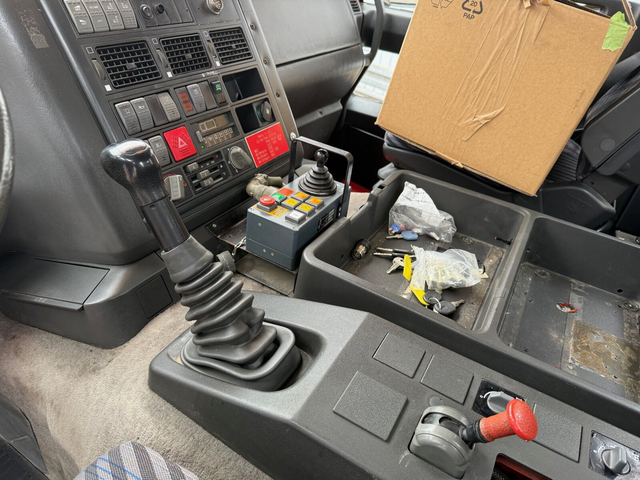 EuroTech 240E38 6x2-4 EuroTech 240E38 6x2-4, Lift-/Lenkachse, Seilwinde, Kran Hiab 100 - Hook lift, Truk derek: gambar 5 EuroTech 240E38 6x2-4 EuroTech 240E38 6x2-4, Lift-/Lenkachse, Seilwinde, Kran Hiab 100 - Hook lift, Truk derek: gambar 5