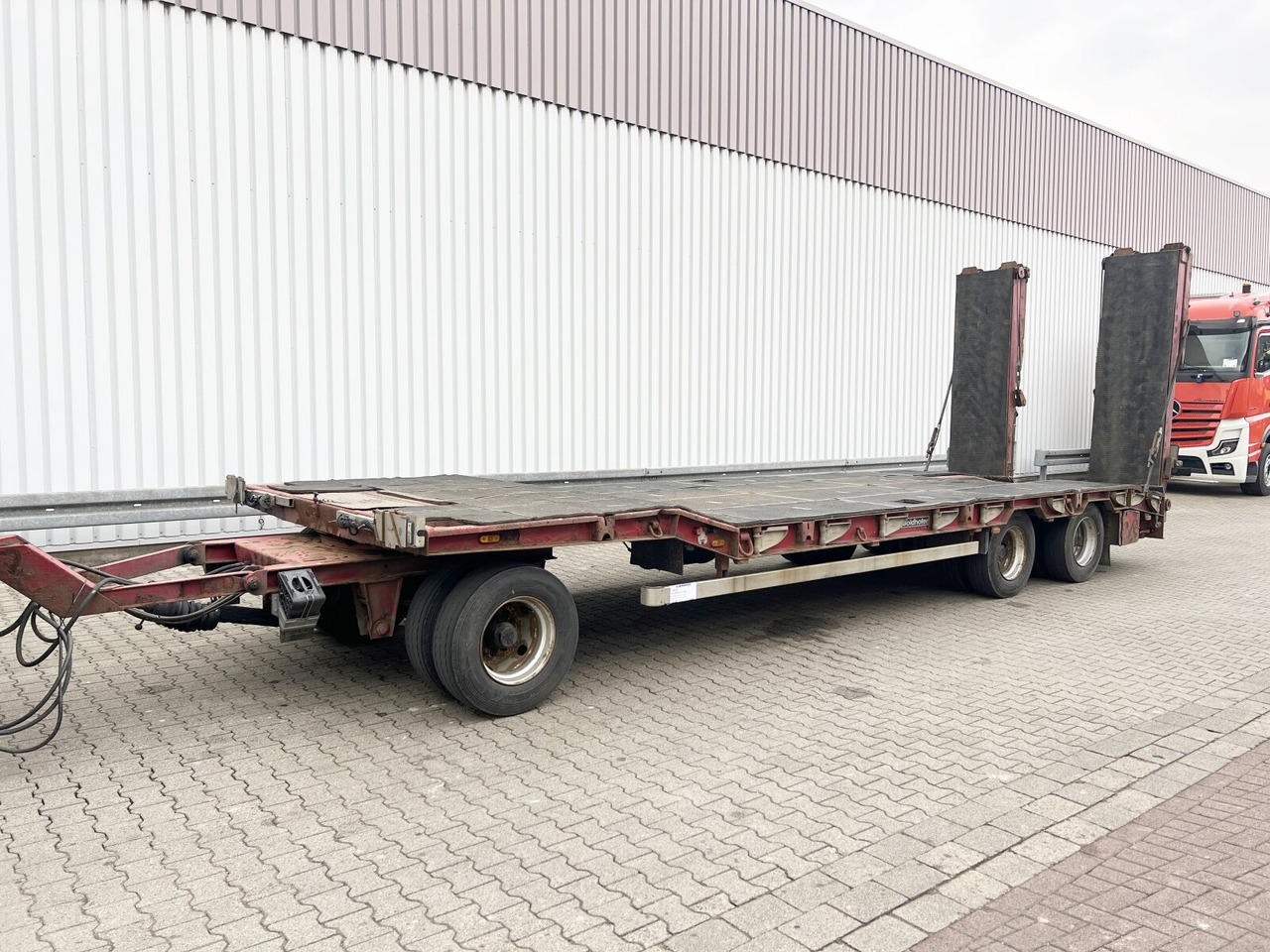 Goldhofer TU 3-24/80 TU 3-24/80, hydr. Rampen, Verbr. auf 3m - Trailer low bed: gambar 1 Goldhofer TU 3-24/80 TU 3-24/80, hydr. Rampen, Verbr. auf 3m - Trailer low bed: gambar 1