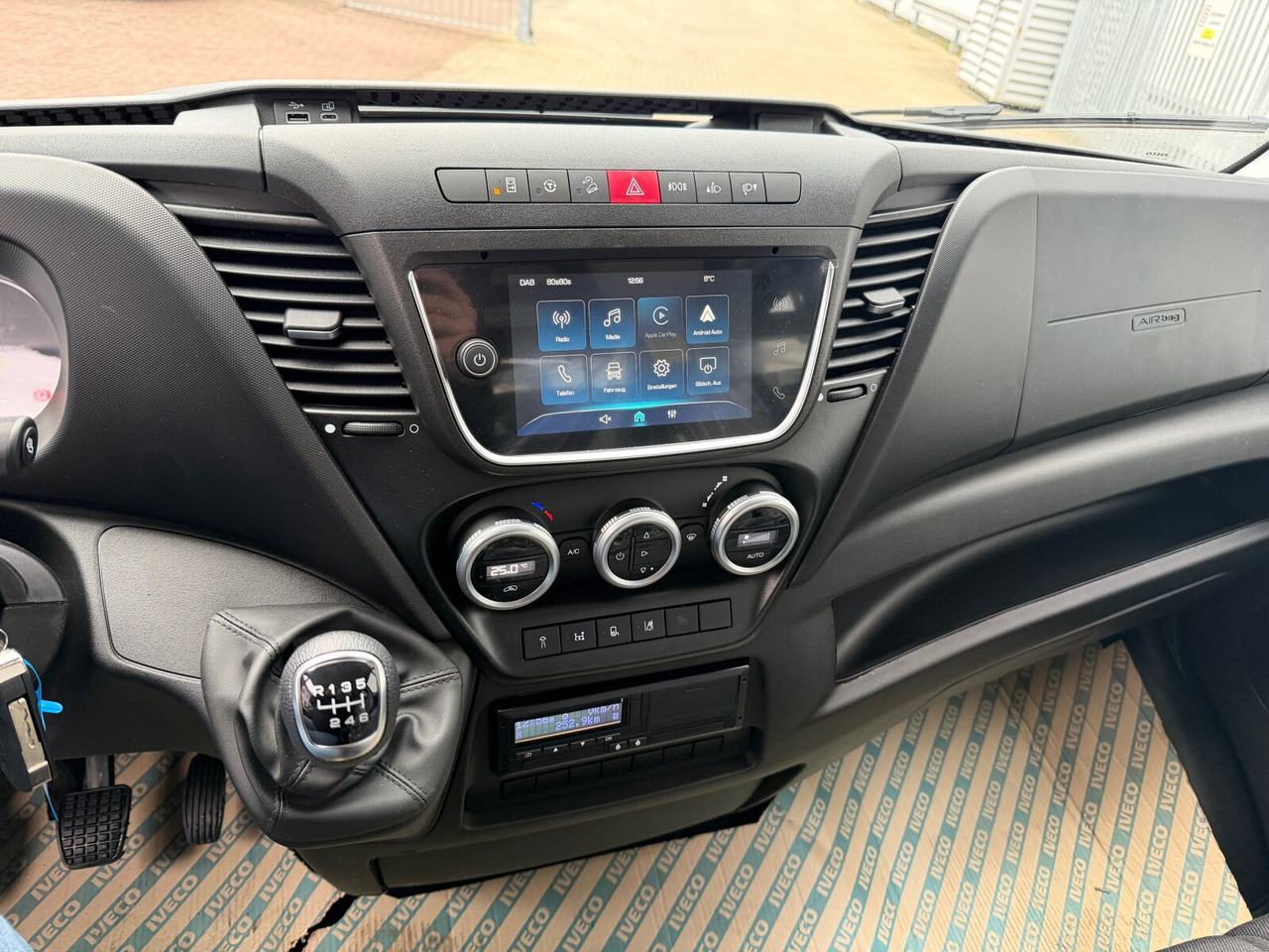 Iveco Daily 72C18H/P DK 4x2 Daily 72C18H/P DK 4x2, Nebenantrieb - Truk sasis: gambar 4 Iveco Daily 72C18H/P DK 4x2 Daily 72C18H/P DK 4x2, Nebenantrieb - Truk sasis: gambar 4