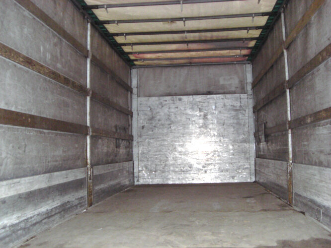 Iveco EuroCargo 120E24 4x2 - Truk dengan terpal samping: gambar 3 Iveco EuroCargo 120E24 4x2 - Truk dengan terpal samping: gambar 3
