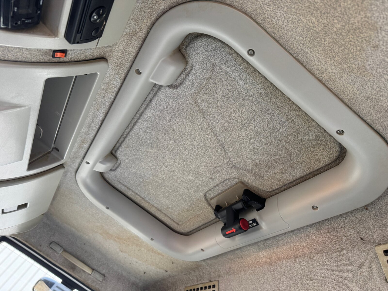 Iveco EuroCargo ML 80E18 K 4x2 EuroCargo ML 80E18 K 4x2 - Truk jungkit: gambar 4 Iveco EuroCargo ML 80E18 K 4x2 EuroCargo ML 80E18 K 4x2 - Truk jungkit: gambar 4