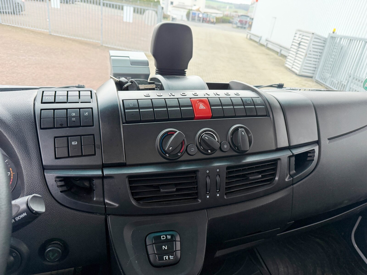 Iveco ML180E32 4x2 ML180E32 4x2 - Truk jungkit: gambar 4 Iveco ML180E32 4x2 ML180E32 4x2 - Truk jungkit: gambar 4