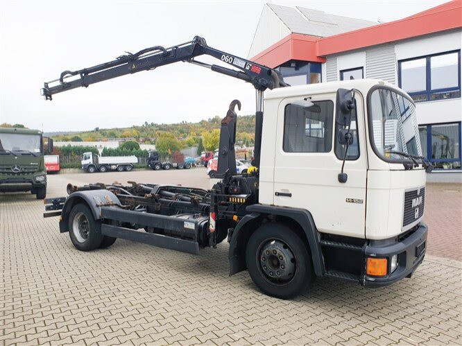 MAN 14.152 F 4x2 BB 14.152 F 4x2 BB mit Kran Hiab 060-2 - Hook lift, Truk derek: gambar 2 MAN 14.152 F 4x2 BB 14.152 F 4x2 BB mit Kran Hiab 060-2 - Hook lift, Truk derek: gambar 2
