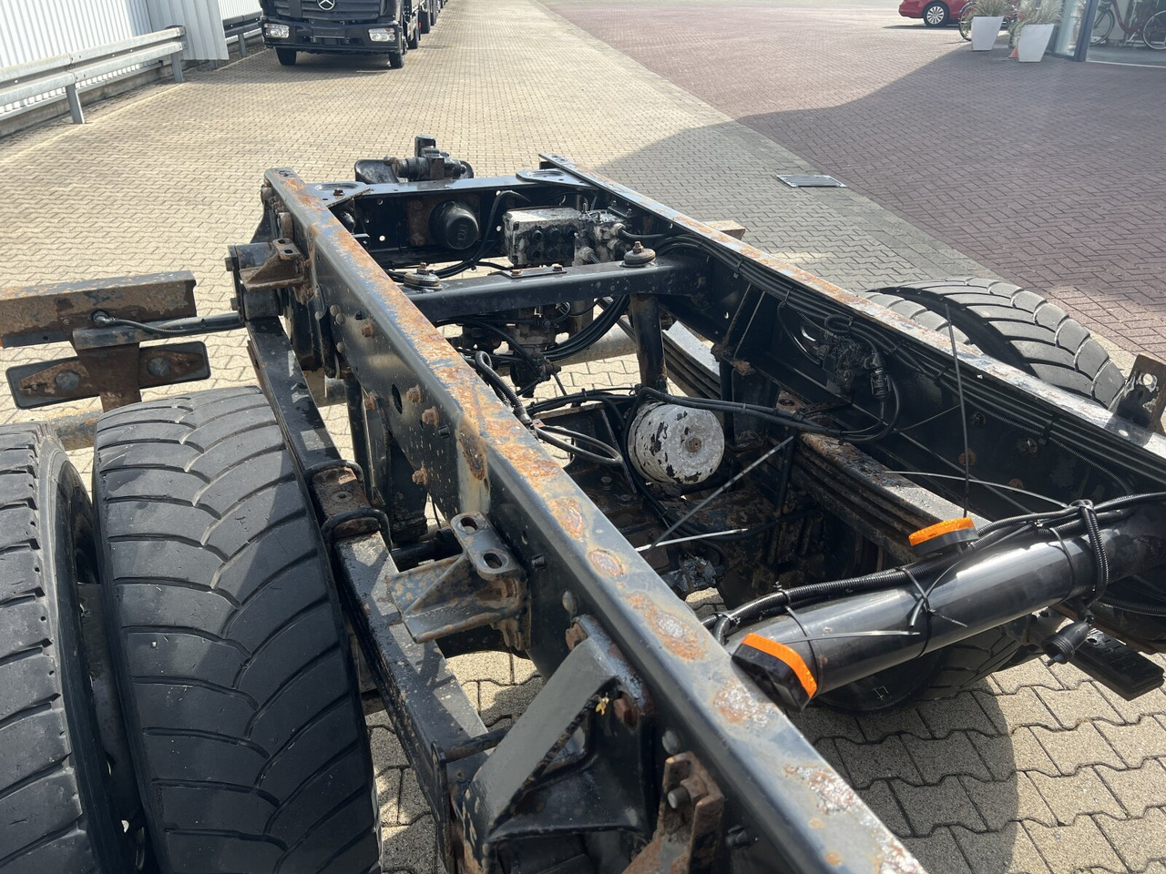 Truk sasis, Truk derek MAN 18.255 MAK 4x4 BB 18.255 MAK 4x4 BB, Kran Atlas AK 85.1 A1: gambar 12