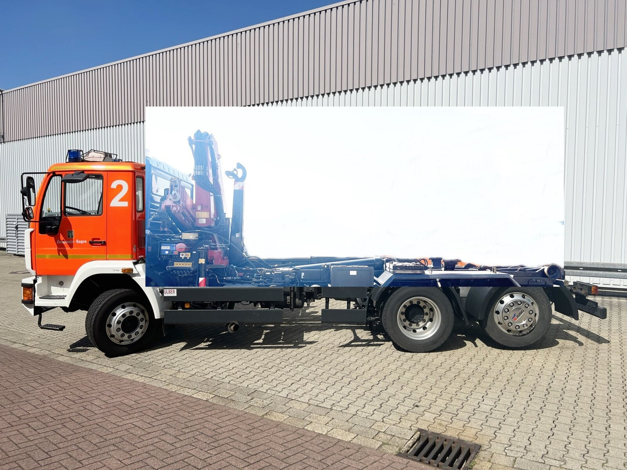 MAN 25/18.284 6x2-4 LL 25/18.284 6x2-4 LL,Kran HMF 1113 K3, Funk, Retarder - Hook lift, Truk derek: gambar 1 MAN 25/18.284 6x2-4 LL 25/18.284 6x2-4 LL,Kran HMF 1113 K3, Funk, Retarder - Hook lift, Truk derek: gambar 1