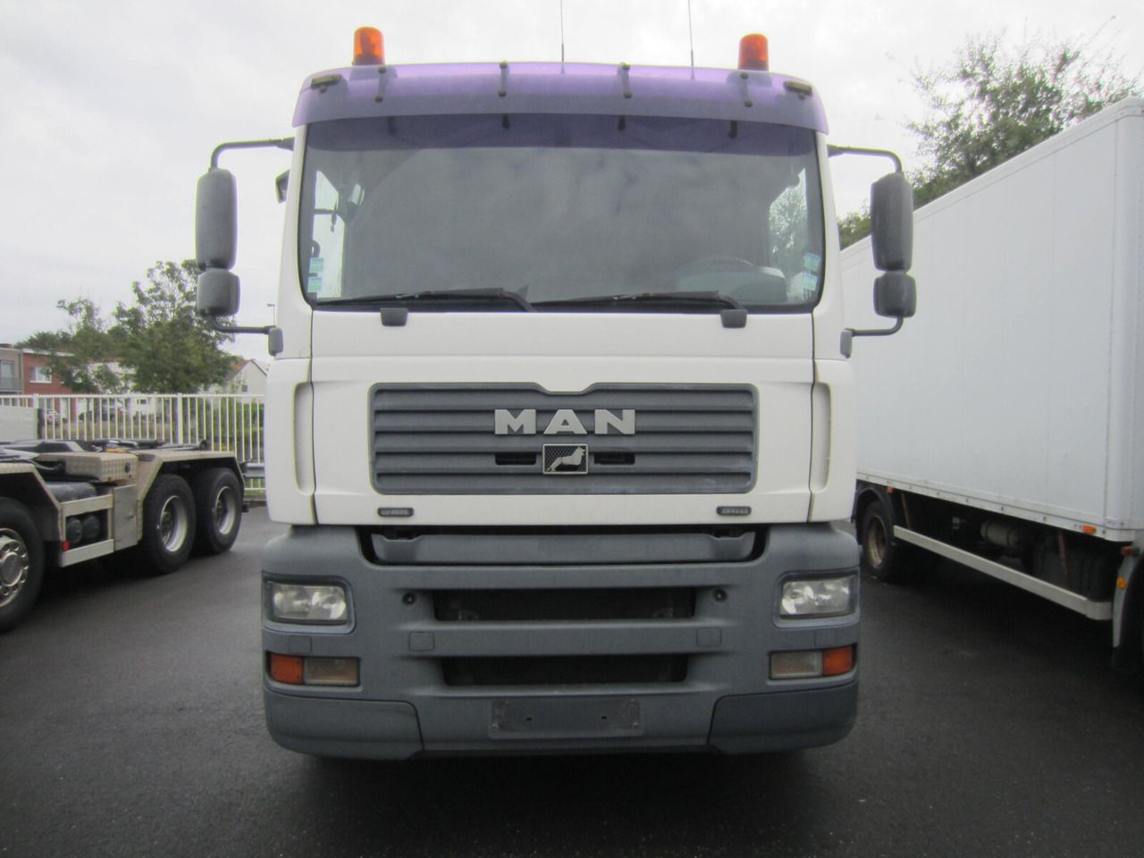 Leasing MAN - H17/2843 6x2 MAN - H17/2843 6x2: gambar 9 Leasing MAN - H17/2843 6x2 MAN - H17/2843 6x2: gambar 9