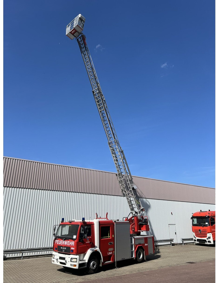 MAN LE 15.255 4x2 LLC Doka, Metz DLA-K 12/9 Drehleiter LE 15.255 4x2 LLC Doka, Metz DLA-K 12/9 Feuerwehr Drehleiter - Ambulans: gambar 1 MAN LE 15.255 4x2 LLC Doka, Metz DLA-K 12/9 Drehleiter LE 15.255 4x2 LLC Doka, Metz DLA-K 12/9 Feuerwehr Drehleiter - Ambulans: gambar 1