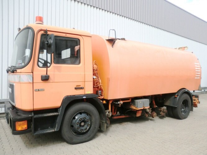 MAN M03 14.152 4x2 M03 14.152 4x2, Schienenkehrmaschine - Penyapu jalan: gambar 1 MAN M03 14.152 4x2 M03 14.152 4x2, Schienenkehrmaschine - Penyapu jalan: gambar 1