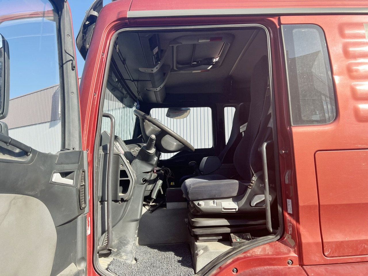 MAN TGA 25.530 8x4-4 BL, Lift-/Lenkachse TGA 25.530 8x4-4 BL, Lift-/Lenkachse - Hook lift: gambar 5 MAN TGA 25.530 8x4-4 BL, Lift-/Lenkachse TGA 25.530 8x4-4 BL, Lift-/Lenkachse - Hook lift: gambar 5