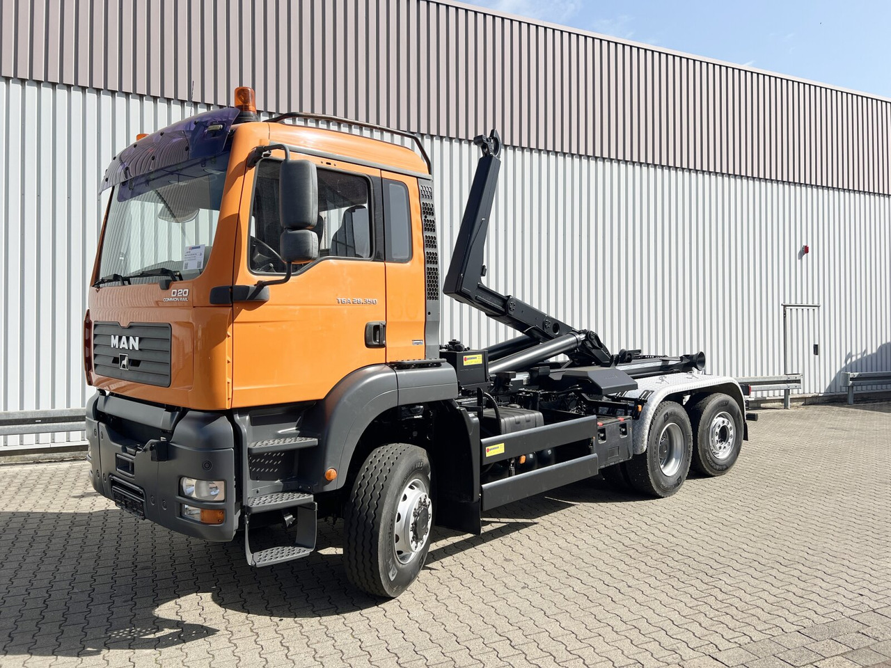 MAN TGA 28.350 6X4-4 BL TGA 28.350 6X4-4 BL, Lift-/Lenkachse, Meiller - Hook lift: gambar 1 MAN TGA 28.350 6X4-4 BL TGA 28.350 6X4-4 BL, Lift-/Lenkachse, Meiller - Hook lift: gambar 1