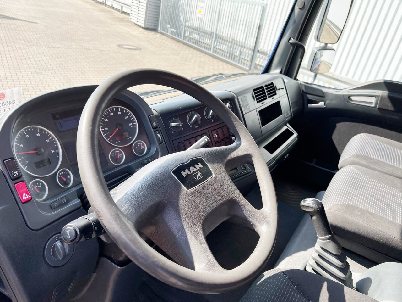 MAN TGL 12.180/210 4x2 BB TGL 12.180/210 4x2 BB, City-Abroller, Kran AMCO VEBA 807N2S - Hook lift, Truk derek: gambar 4 MAN TGL 12.180/210 4x2 BB TGL 12.180/210 4x2 BB, City-Abroller, Kran AMCO VEBA 807N2S - Hook lift, Truk derek: gambar 4