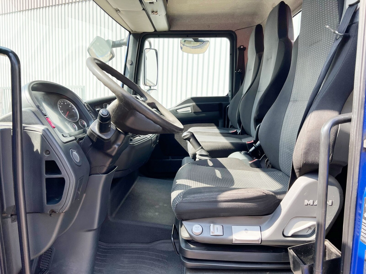 MAN TGL 12.180/210 4x2 BB TGL 12.180/210 4x2 BB, City-Abroller, Kran AMCO VEBA 807N2S - Hook lift, Truk derek: gambar 3 MAN TGL 12.180/210 4x2 BB TGL 12.180/210 4x2 BB, City-Abroller, Kran AMCO VEBA 807N2S - Hook lift, Truk derek: gambar 3