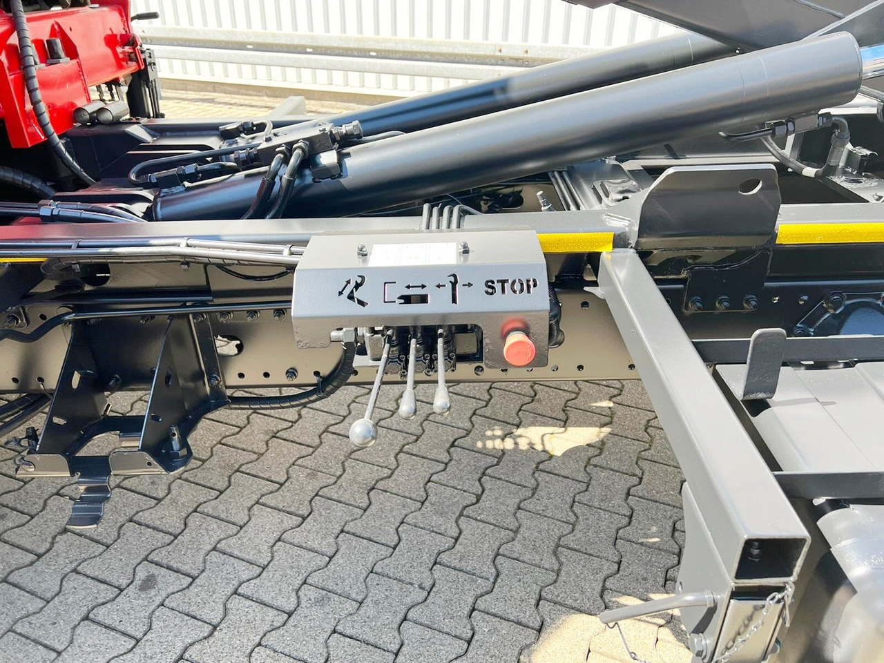 MAN TGL 12.180/210 4x2 BB TGL 12.180/210 4x2 BB, City-Abroller, Kran AMCO VEBA 807N2S - Hook lift, Truk derek: gambar 2 MAN TGL 12.180/210 4x2 BB TGL 12.180/210 4x2 BB, City-Abroller, Kran AMCO VEBA 807N2S - Hook lift, Truk derek: gambar 2