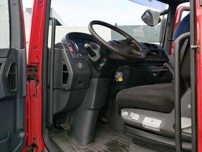 Interior photo 1: Truk jungkit MAN TGL 12.180 4x2 BB Doka TGL 12.180 4x2 BB Doka