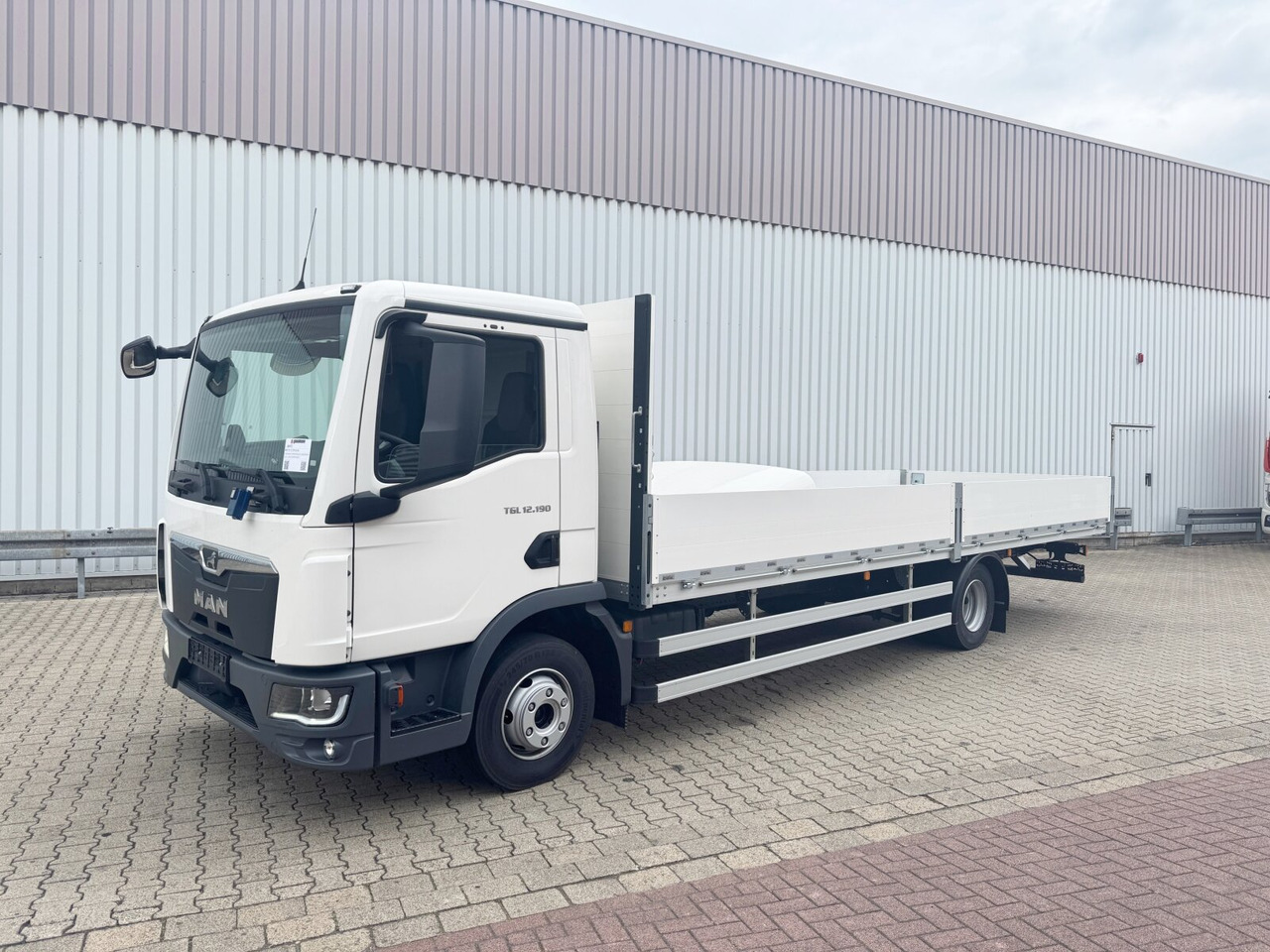 MAN TGL 12.190 4x2 BL TGL 12.190 4x2 BL - Truk flatbed: gambar 1 MAN TGL 12.190 4x2 BL TGL 12.190 4x2 BL - Truk flatbed: gambar 1