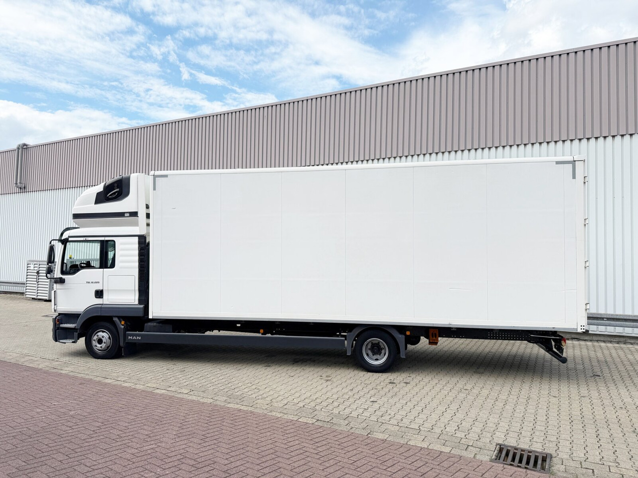 MAN TGL 12.220 4x2 BL TGL 12.220 4x2 BL, TopSleeper, Navi - Truk box: gambar 2 MAN TGL 12.220 4x2 BL TGL 12.220 4x2 BL, TopSleeper, Navi - Truk box: gambar 2
