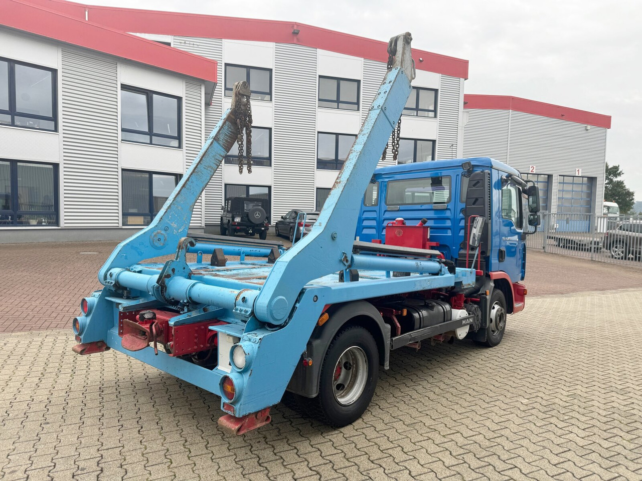 Truk skip loader MAN TGL 12.240 4X2 BB TGL 12.240 4X2 BB, Tele-Absetzer: gambar 9 Truk skip loader MAN TGL 12.240 4X2 BB TGL 12.240 4X2 BB, Tele-Absetzer: gambar 9