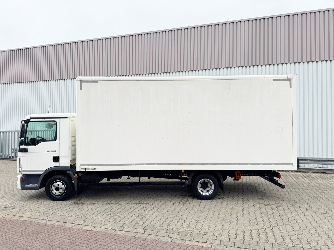 MAN TGL 8.150 4x2 BL TGL 8.150 4x2 BL, Möbelkoffer mit Rolltor - Truk box: gambar 2 MAN TGL 8.150 4x2 BL TGL 8.150 4x2 BL, Möbelkoffer mit Rolltor - Truk box: gambar 2