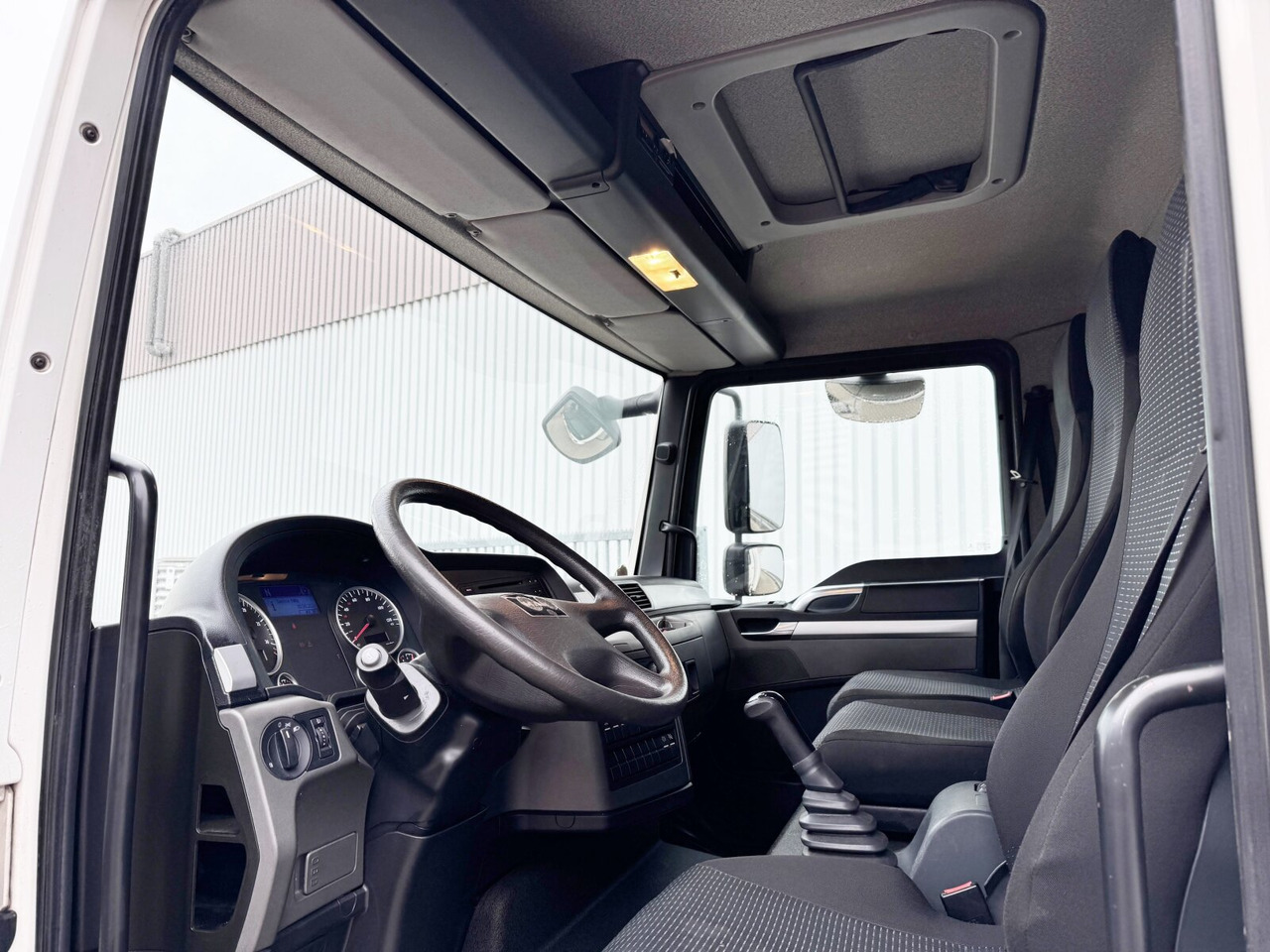 MAN TGL 8.150 4x2 BL TGL 8.150 4x2 BL, Möbelkoffer mit Rolltor - Truk box: gambar 4 MAN TGL 8.150 4x2 BL TGL 8.150 4x2 BL, Möbelkoffer mit Rolltor - Truk box: gambar 4