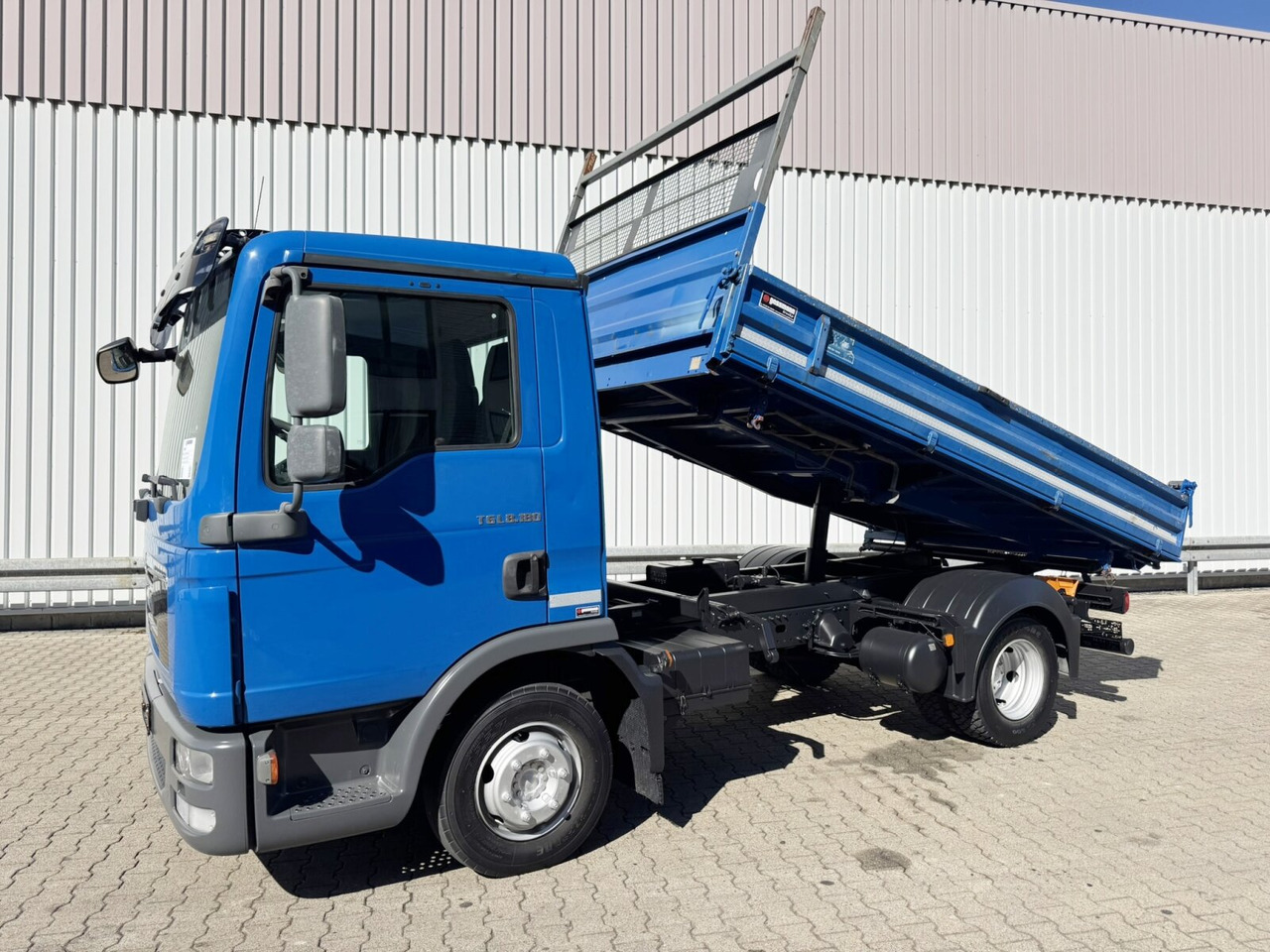 MAN TGL 8.180 4X2 BB TGL 8.180 4X2 BB, Meiller Kipper, 2x AHK - Truk jungkit: gambar 1 MAN TGL 8.180 4X2 BB TGL 8.180 4X2 BB, Meiller Kipper, 2x AHK - Truk jungkit: gambar 1