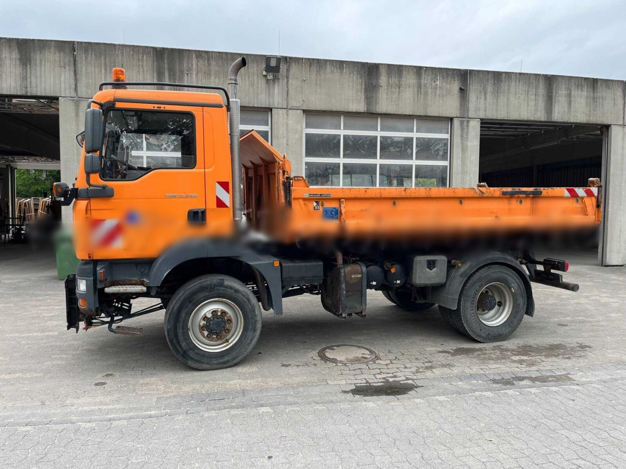 MAN TGM 15.240 4X4 BL TGM 15.240 4X4 BL, Winterdienstausstattung - Truk jungkit: gambar 4 MAN TGM 15.240 4X4 BL TGM 15.240 4X4 BL, Winterdienstausstattung - Truk jungkit: gambar 4
