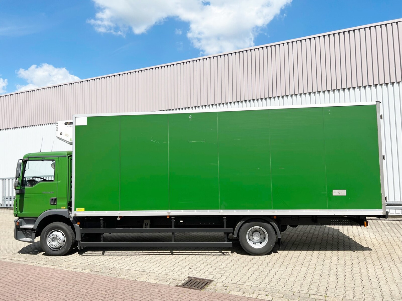 MAN TGM 15.290 4x2 BL TGM 15.290 4x2 BL, Tiefkühlkoffer - Truk berpendingin: gambar 2 MAN TGM 15.290 4x2 BL TGM 15.290 4x2 BL, Tiefkühlkoffer - Truk berpendingin: gambar 2