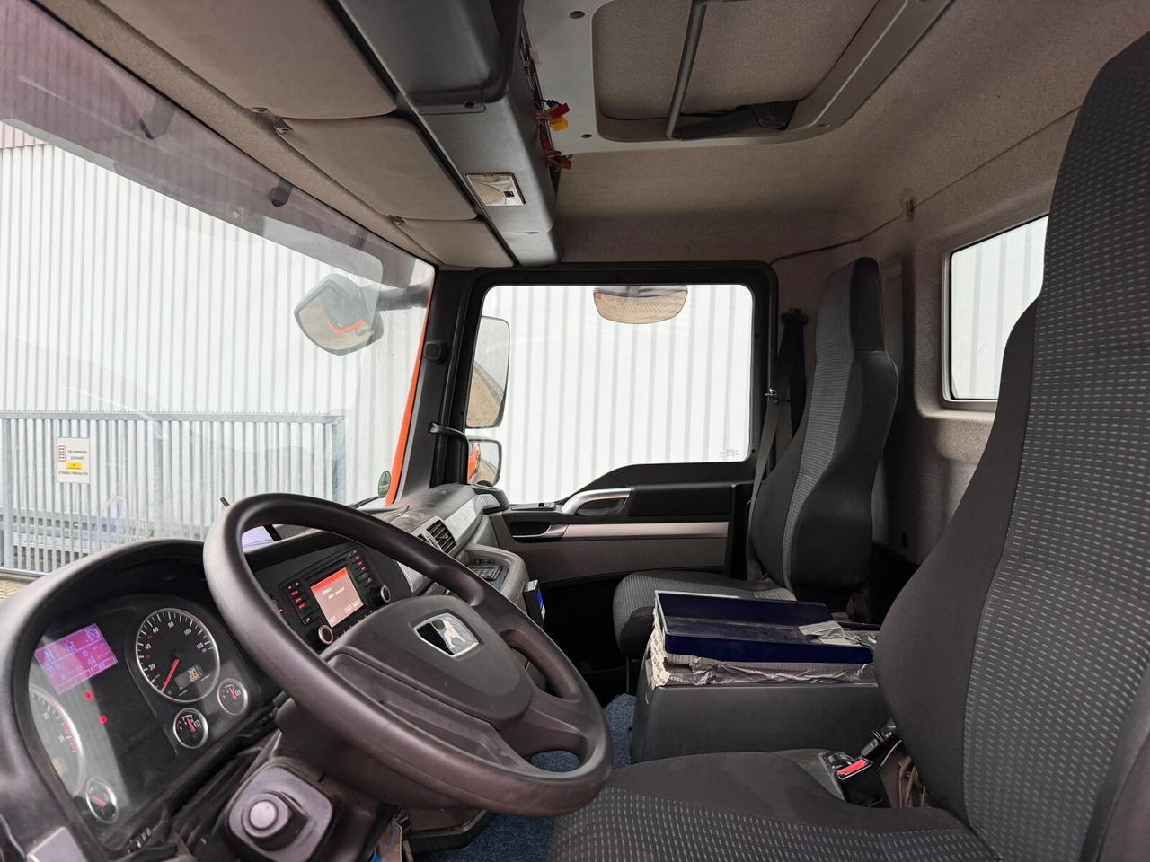 MAN TGM 18.290 4x2 BB TGM 18.290 4x2 BB, Tele-Absetzer - Truk skip loader: gambar 2 MAN TGM 18.290 4x2 BB TGM 18.290 4x2 BB, Tele-Absetzer - Truk skip loader: gambar 2