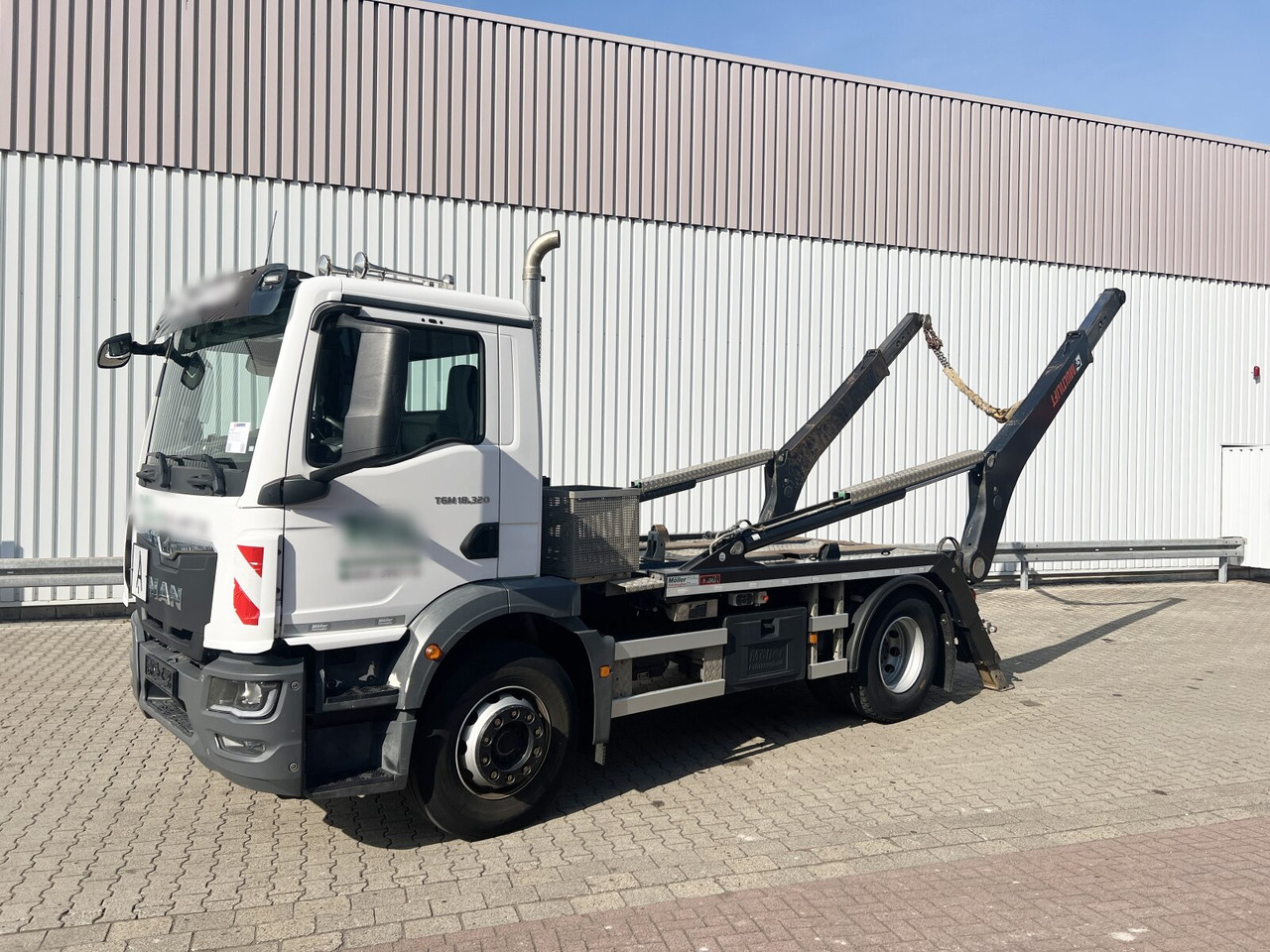 MAN TGM 18.320 4x2 BL TGM 18.320 4x2 BL, Hiab Tele-Absetzanlage, Funk - Truk skip loader: gambar 1 MAN TGM 18.320 4x2 BL TGM 18.320 4x2 BL, Hiab Tele-Absetzanlage, Funk - Truk skip loader: gambar 1