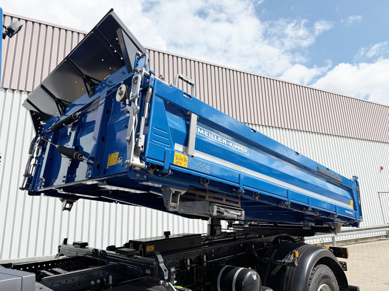 MAN TGM 18.320 4x4 BB CH TGM 18.320 4x4 BB CH, Navi, Meiller Trigenius - Truk jungkit: gambar 2 MAN TGM 18.320 4x4 BB CH TGM 18.320 4x4 BB CH, Navi, Meiller Trigenius - Truk jungkit: gambar 2