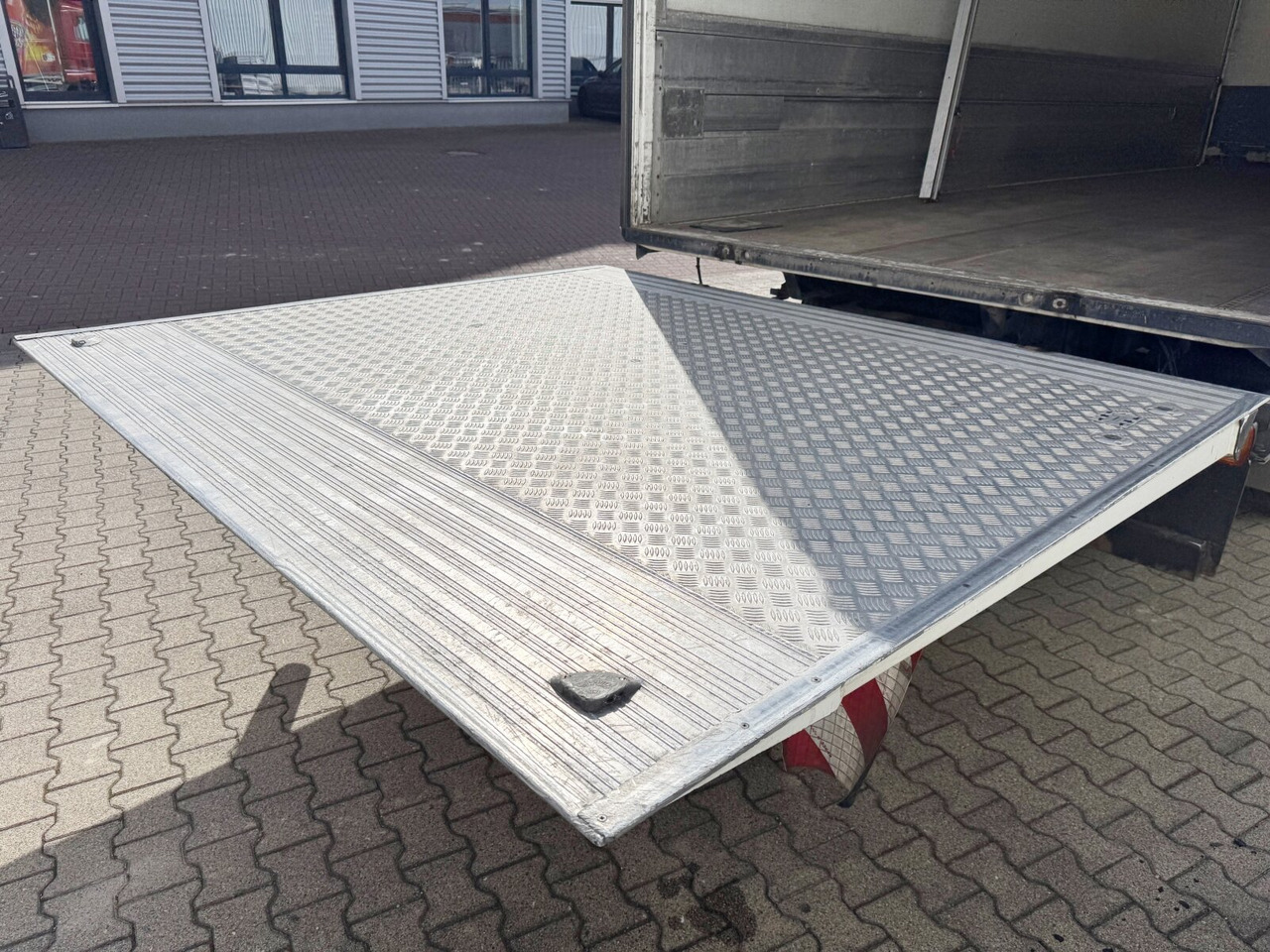 Truk box MAN TGM 26.340 6x2-4 LL TGM 26.340 6x2-4 LL, Getränkekoffer, Lenk-/Liftachse, LBW MBB, 2x AHK: gambar 12