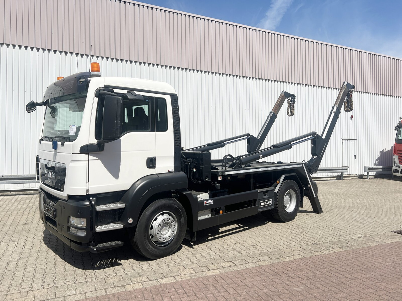 MAN TGS 18.320 4x2 BB TGS 18.320 4x2 BB, Tele-Absetzer - Truk skip loader: gambar 1 MAN TGS 18.320 4x2 BB TGS 18.320 4x2 BB, Tele-Absetzer - Truk skip loader: gambar 1
